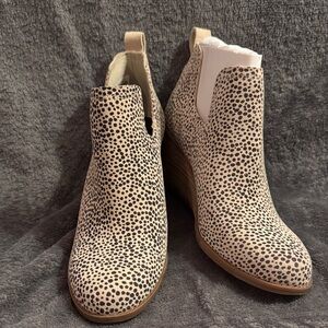 Toms Black and Cream Ankle Booties